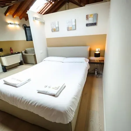 Duomo Elegant Penthouse Appartement Parme